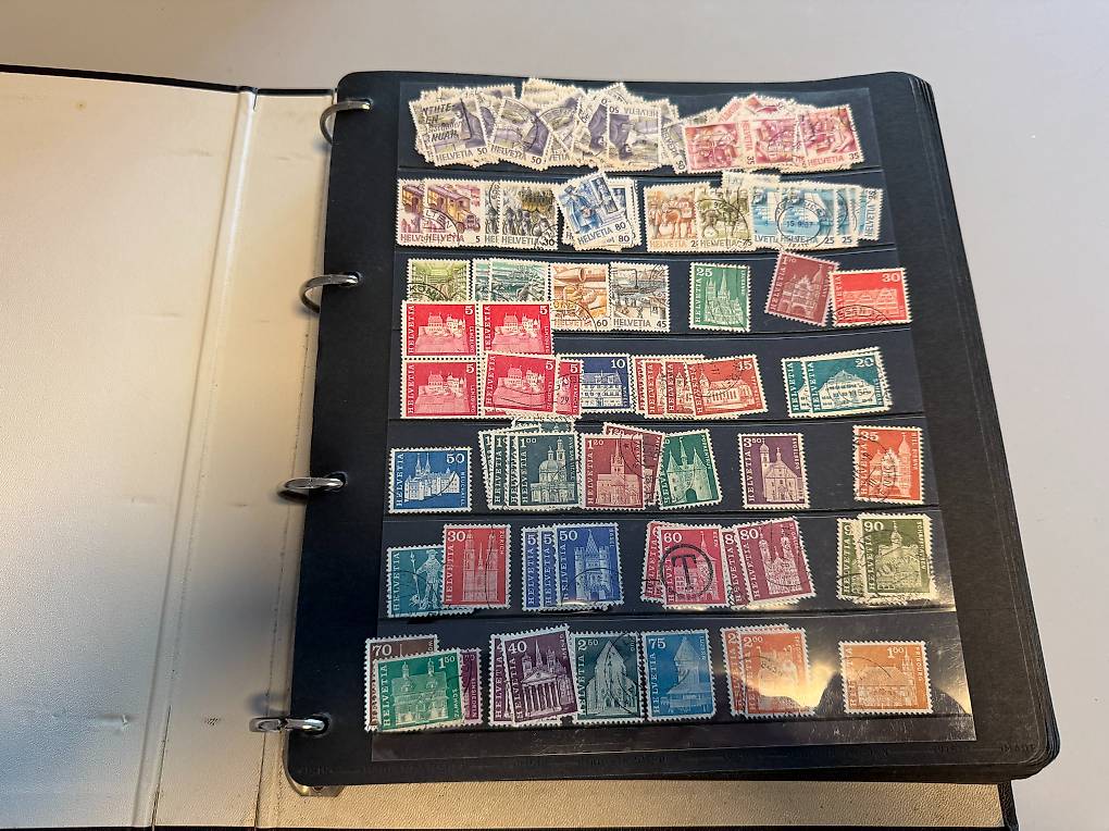Album mit Briefmarken Schweiz Album mit Briefmarken Schweiz