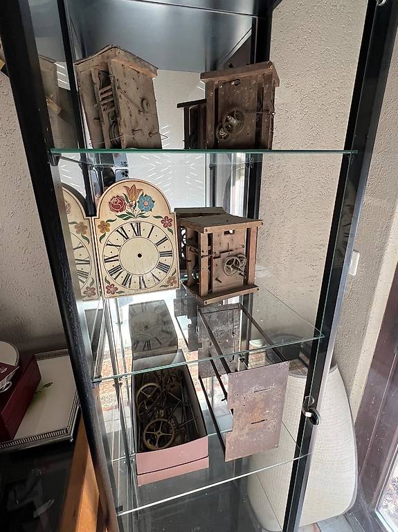 Antike Uhren unvollständig Schwarzwälder, Wecker, Burgunder