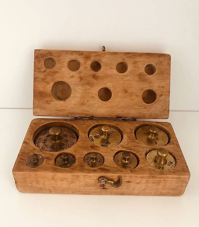Waageset mit 8 Gewichtssteinen antik Waageset mit 8 Gewichtssteinen antik